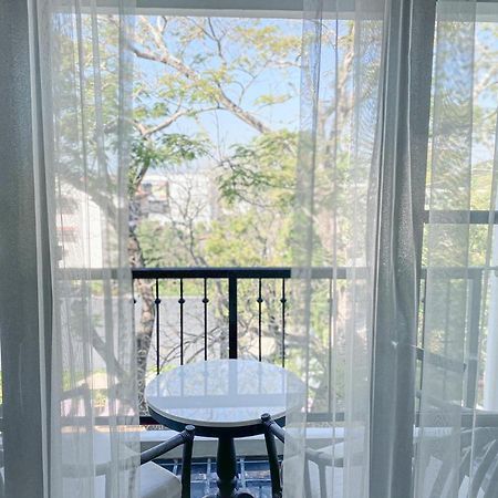 莫拉精品酒店【SHA Extra Plus】 清莱 外观 照片 A view of the balcony of a typical apartment at the complex