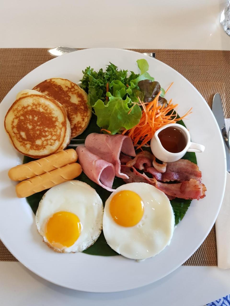 莫拉精品酒店【SHA Extra Plus】 清莱 外观 照片 A breakfast at a hotel in Malaysia
